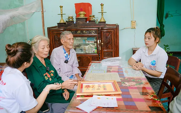 Hình ảnh đội ngũ hỗ trợ khách hàng chuyên nghiệp của MU88 Link, sẵn sàng phục vụ 24/7